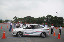 Khách hàng Honda được trau dồi kỹ năng với 'xe động'