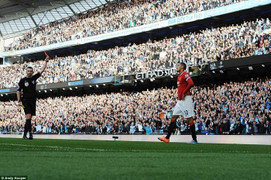 Tin sáng 3/11: Smalling 'rất không thông minh', Van Gaal nổi trận lôi đình