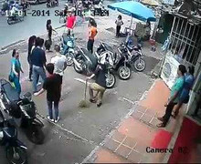 Liều trộm xe SH bị đuổi đánh trối chết