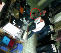 Clip: Đôi nam nữ sành điệu vào shop trộm quần jeans