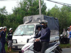 Tài xế treo cổ chết trong thùng xe tải