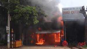 Hỏa hoạn thiêu rụi xưởng cơ khí trong khu dân cư