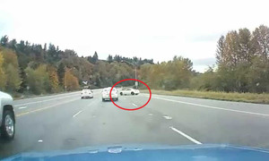 Clip: Ôtô biểu diễn quay đầu 360 độ trên cao tốc