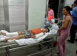 Bé 6 tuổi bị cha dượng đánh gẫy chân tay