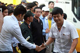 Rộ tin đồn HLV Hữu Thắng chia tay SLNA