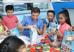 Mr Đàm làm từ thiện trước khi lưu diễn