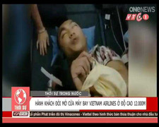 Clip: Hành khách cố mở cửa máy bay Vietnam Airlines ở độ cao 12.000 mét