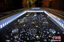 Chơi trội, công ty đá quý dát đường bằng kim cương