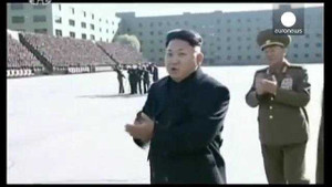 Triều Tiên phát hình ảnh Kim Jong-un bước đi tập tễnh