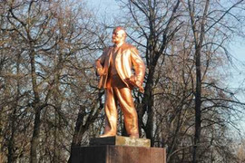 Kỷ niệm Cách mạng tháng Mười: Khánh thành tượng đài Lenin ở Nga