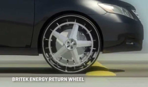 Video: Lốp xe 'tổ ong' lần đầu trang bị trên xe hơi