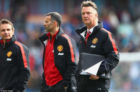 Van Gaal xấu hổ, định thời hạn tái thiết Man Utd
