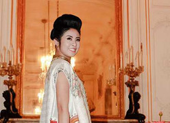 Ngọc Hân tỏa sáng trong tà áo dài tại Pháp