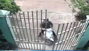 Clip: 3 người phụ nữ hợp lực tóm gọn tên trộm