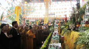 Ngàn người dự đại lễ cầu siêu tưởng nhớ nạn nhân tử nạn vì TNGT