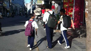 'Mẹ mìn' xuất hiện trở lại, phụ huynh và học sinh hoang mang