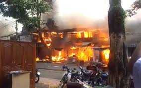 TP.HCM: 3 căn nhà cháy lớn, thiêu rụi nhiều tài sản