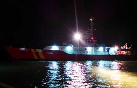 Trắng đêm tìm kiếm 8 thủy thủ tàu hàng mất tích