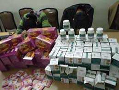 Bắt khẩn cấp 2 giám đốc sản xuất thuốc giả