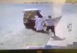 Clip: Dùng ôtô đi trộm xe máy