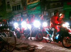 Hà Nội mất điện diện rộng, giao thông hỗn loạn