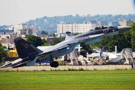 Su-35 Nga tung hoành ở triển lãm hàng không Trung Quốc