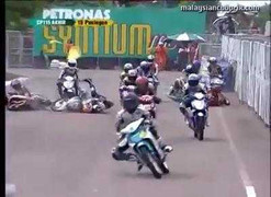 Những tai nạn đen đủi trên đường đua môtô