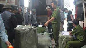 Phá kho hàng lậu lớn nhất Móng Cái, khởi tố 10 bị cáo