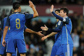 Messi ghi bàn, Argentina ngược dòng trong 8 phút