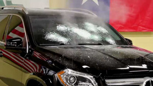 Video: Thử kính chống đạn bằng súng AK47