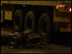 Bình Dương: Đụng container, 2 người tử vong