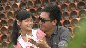 MC Phan Anh bày tỏ tình cảm với con gái trên truyền hình