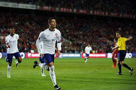 Ronaldo đi vào lịch sử, Bồ Đào Nha nhẹ nhàng đút túi 3 điểm