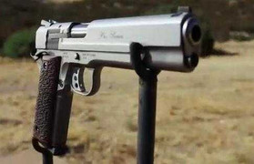 Video: Màn trình diễn ba mẫu súng ngắn hỏa lực mạnh