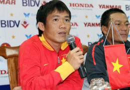 'Xin đừng so sánh tuyển Việt Nam với U19'