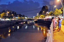 Phát hiện xác người nổi trên kênh Nhiêu Lộc