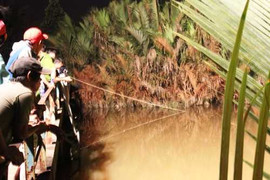 Cãi nhau với người yêu, cô gái lao xuống sông tự tử