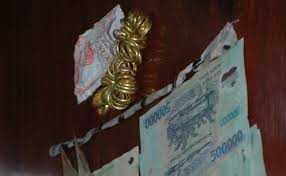 Cắt vách, cạy cửa trộm vàng nhà hàng xóm