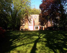 Ngắm ngôi nhà của 'Bố già' đang được rao bán