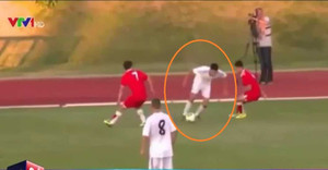 Clip: Con trai Zidane có kĩ thuật bóng đá y chang bố