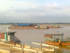 Gần 200 cảnh sát vây bắt cát tặc: 'Chúng tôi cũng hết sức khổ tâm'