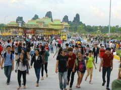Hơn 1,5 triệu lượt khách đổ về Đại Nam, tránh ùn tắc thế nào?