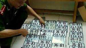 Hà Nội: Đột kích ổ buôn biển giả núp bóng tiệm sửa xe