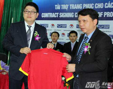 Tuyển Việt Nam hết cảnh 'áo thiếu tên, quần nhầm số'