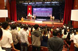 Hơn 1.000 sinh viên Đà Nẵng bàn về văn hóa tổ chức