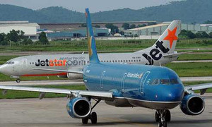 Trực thăng quân sự cắt ngang đầu máy bay Vietnam Airlines