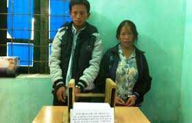 Giấu 2 bánh heroin bên trong chân ghế gỗ