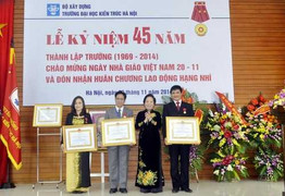 Đại học Kiến trúc Hà Nội đón nhận Huân chương Lao động