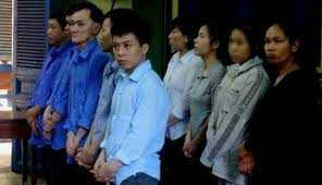 Dàn cảnh ôm ấp để móc túi khách nước ngoài