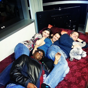 Dịch vụ 'ôm ấp chuyên nghiệp' hút khách